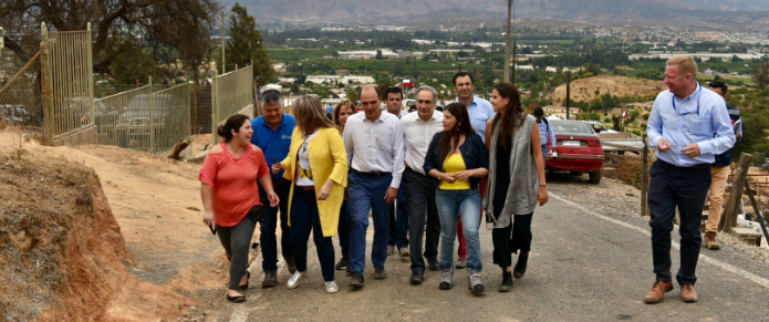 Minvu fija plazos para reconstrucción de viviendas afectadas por incendio en Limache