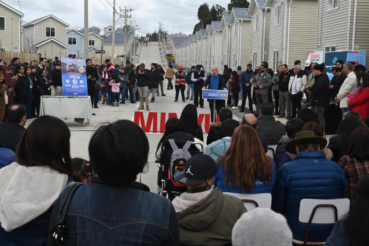 Ministro Montes entrega megaproyecto habitacional que beneficiará a 490 familias de Puerto Montt