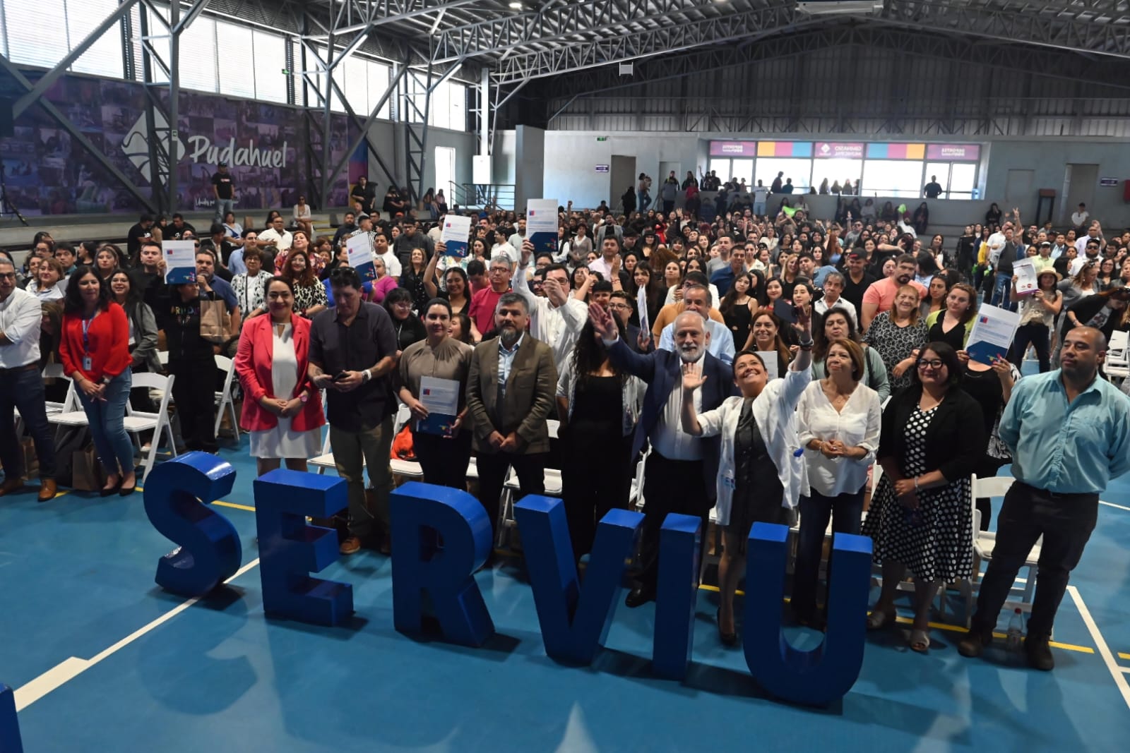 Ministro Montes encabeza entrega de 472 subsidios habitacionales a familias de Pudahuel